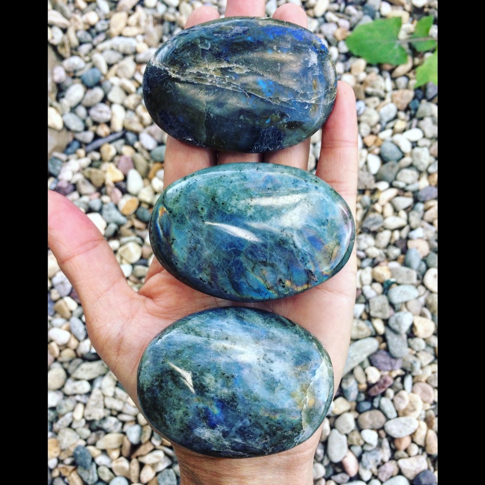 Labradorite Palm - Picture 1 of 2